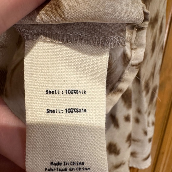 L’AGENCE Dylan Bell-Sleeve Silk Top Cheetah Print (Small) - Picture 8 of 10
